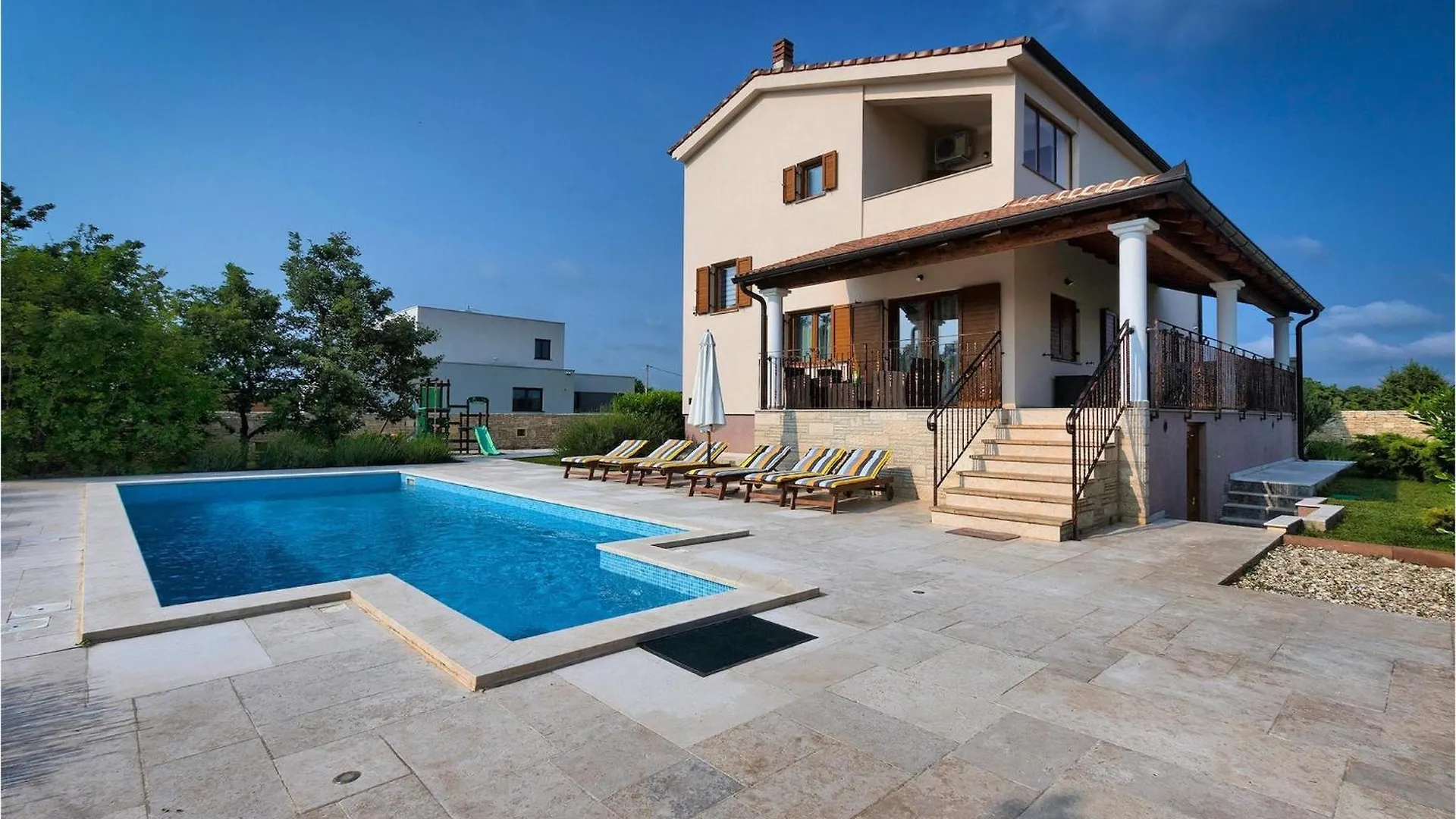 Villa Stokovci 0*,